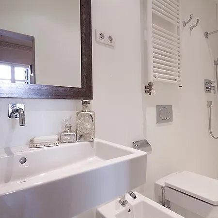 My Space Emirates - In Rambla De Catalunya Apartment