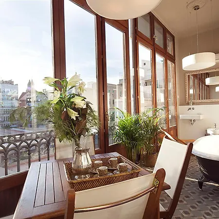 My Space Emirates - In Rambla De Catalunya Apartment *